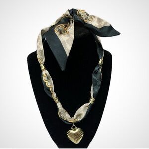 NWT ⚜️🖤⚜️ Gemelli Gorgeous Adjustable Satin Scarf Necklace with Heart Pendant